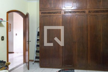 Casa à venda com 328m², 5 quartos e 4 vagas Casa à venda com 328m², 5 quartos e 4 vagasQuarto 3