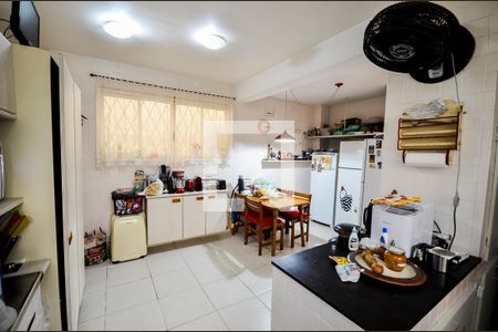 Casa à venda com 600m², 4 quartos e 2 vagasCozinha