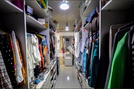 Casa à venda com 600m², 4 quartos e 2 vagasCloset da Suíte 2