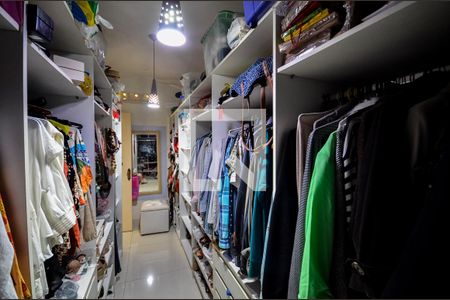 Casa à venda com 600m², 4 quartos e 2 vagasCloset da Suíte 2