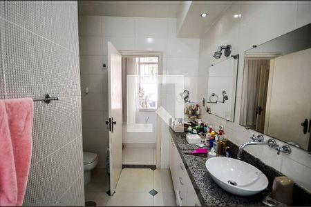Casa à venda com 600m², 4 quartos e 2 vagasBanheiro da Suíte 2