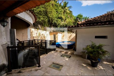 Casa à venda com 600m², 4 quartos e 2 vagasÁrea externa