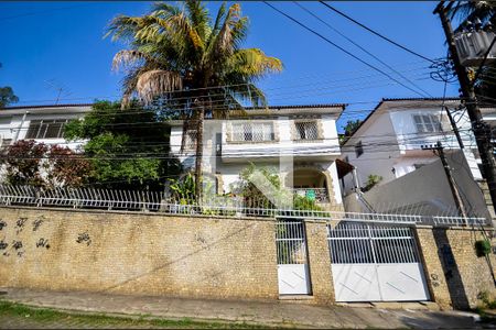 Casa à venda com 600m², 4 quartos e 2 vagasFachada