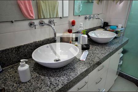 Casa à venda com 600m², 4 quartos e 2 vagasBanheiro da Suíte 2