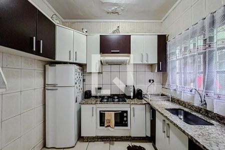 Casa à venda com 180m², 3 quartos e 2 vagasCozinha