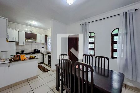 Casa à venda com 180m², 3 quartos e 2 vagasCozinha