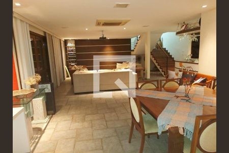 Casa à venda com 4 quartos, 400m² em Itaipu, Niterói