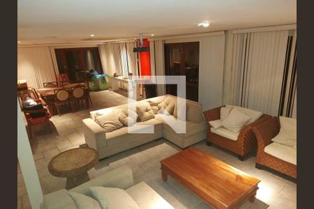 Casa à venda com 4 quartos, 400m² em Itaipu, Niterói