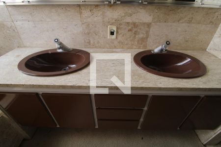 Apartamento à venda com 411m², 4 quartos e 3 vagasPias banheiro  suíte 3