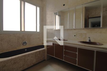 Apartamento à venda com 411m², 4 quartos e 3 vagasBanheiro  suíte 3