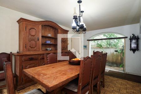 Casa à venda com 330m², 4 quartos e 2 vagas Casa à venda com 330m², 4 quartos e 2 vagasSala 3