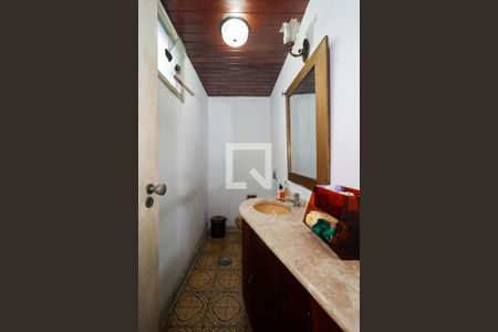 Casa à venda com 330m², 4 quartos e 2 vagas Casa à venda com 330m², 4 quartos e 2 vagasLavabo