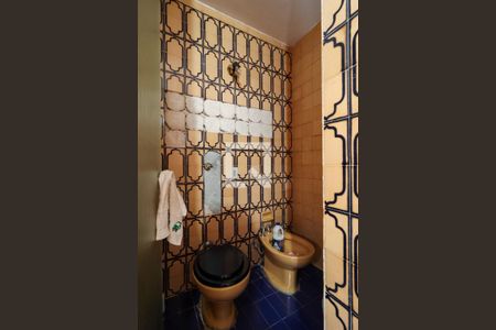 Casa à venda com 330m², 4 quartos e 2 vagas Casa à venda com 330m², 4 quartos e 2 vagasBanheiro da Suíte 1