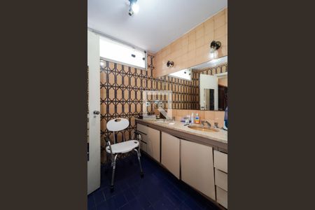 Casa à venda com 330m², 4 quartos e 2 vagas Casa à venda com 330m², 4 quartos e 2 vagasBanheiro da Suíte 1