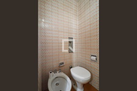 Casa à venda com 330m², 4 quartos e 2 vagas Casa à venda com 330m², 4 quartos e 2 vagasBanheiro da Suíte 2