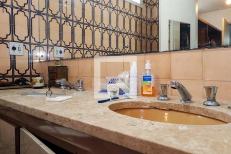 Casa à venda com 330m², 4 quartos e 2 vagas Casa à venda com 330m², 4 quartos e 2 vagasBanheiro da Suíte 1