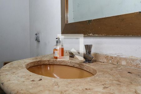 Casa à venda com 330m², 4 quartos e 2 vagas Casa à venda com 330m², 4 quartos e 2 vagasLavabo