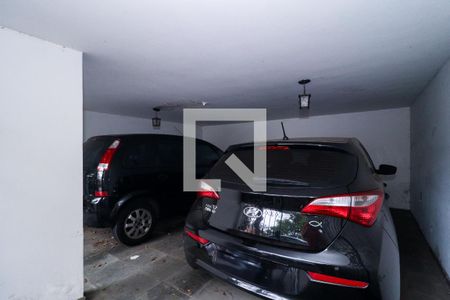 Casa à venda com 330m², 4 quartos e 2 vagas Casa à venda com 330m², 4 quartos e 2 vagasGaragem