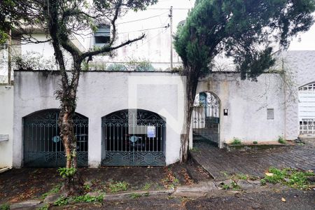 Casa à venda com 330m², 4 quartos e 2 vagas Casa à venda com 330m², 4 quartos e 2 vagasFachada