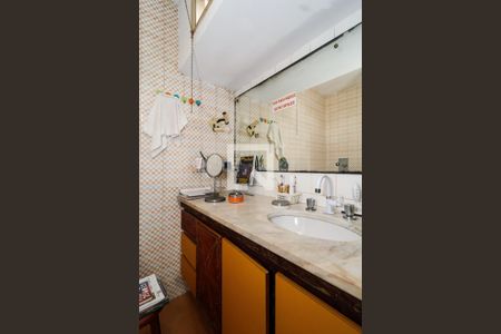 Casa à venda com 330m², 4 quartos e 2 vagas Casa à venda com 330m², 4 quartos e 2 vagasBanheiro da Suíte 2