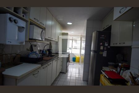 Apartamento à venda com 99m², 3 quartos e 2 vagas Apartamento à venda com 99m², 3 quartos e 2 vagasCozinha e Área de Serviço