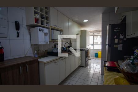 Apartamento à venda com 99m², 3 quartos e 2 vagas Apartamento à venda com 99m², 3 quartos e 2 vagasCozinha e Área de Serviço