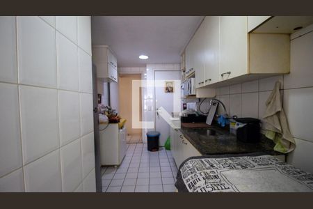 Apartamento à venda com 99m², 3 quartos e 2 vagas Apartamento à venda com 99m², 3 quartos e 2 vagasCozinha e Área de Serviço
