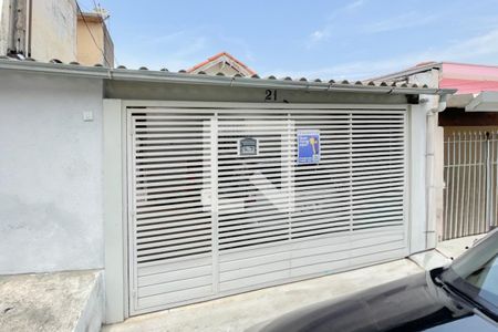 Casa à venda com 76m², 2 quartos e 1 vaga Casa à venda com 76m², 2 quartos e 1 vagaFachada