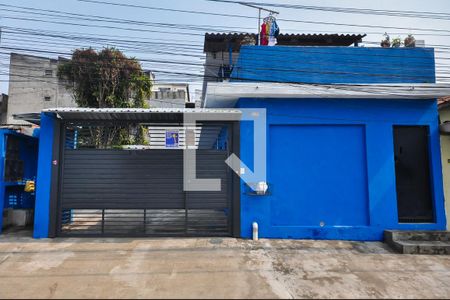 Fachada de casa para alugar com 2 quartos, 250m² em Jardim Oliveiras, Taboão da Serra