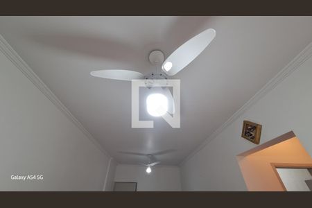 Detalhe da sala de apartamento para alugar com 1 quarto, 57m² em Guilhermina, Praia Grande