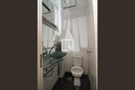 Casa de condomínio à venda com 300m², 4 quartos e 3 vagasLavabo