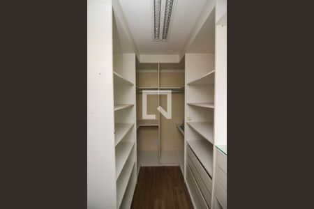 Casa de condomínio à venda com 300m², 4 quartos e 3 vagasCloset da suíte 1