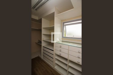 Casa de condomínio à venda com 300m², 4 quartos e 3 vagasCloset da suíte 1