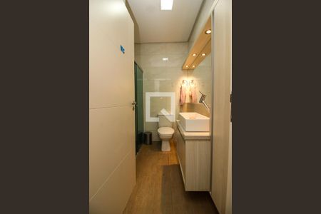 Casa de condomínio à venda com 300m², 4 quartos e 3 vagasBanheiro de serviço