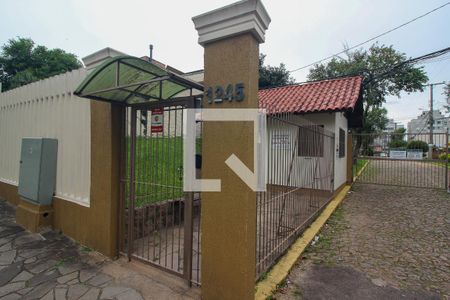 Casa de condomínio à venda com 300m², 4 quartos e 3 vagasFachada e portaria