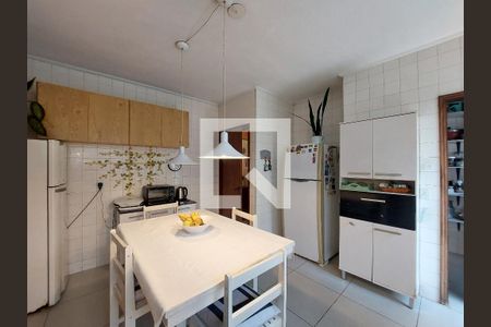 Casa para alugar com 450m², 3 quartos e 2 vagas Casa para alugar com 450m², 3 quartos e 2 vagasCozinha