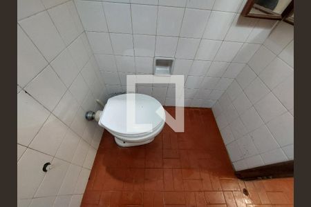 Casa para alugar com 450m², 3 quartos e 2 vagas Casa para alugar com 450m², 3 quartos e 2 vagasBanheiro na Área de Serviço