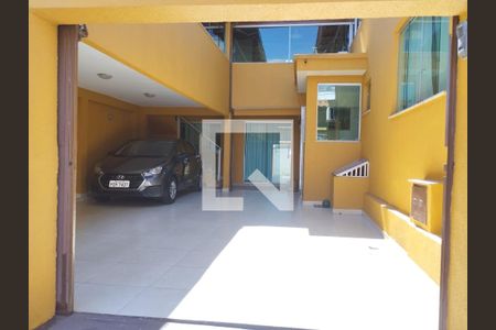 Casa à venda com 200m², 3 quartos e 4 vagas Casa à venda com 200m², 3 quartos e 4 vagasGaragem
