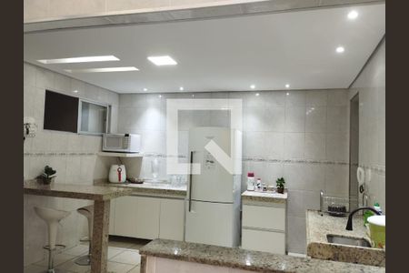 Casa à venda com 200m², 3 quartos e 4 vagas Casa à venda com 200m², 3 quartos e 4 vagasCozinha