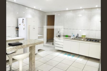 Casa à venda com 200m², 3 quartos e 4 vagas Casa à venda com 200m², 3 quartos e 4 vagasCozinha
