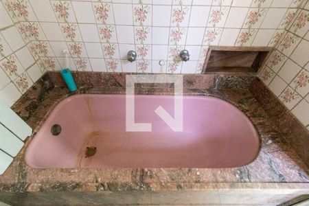 Casa à venda com 200m², 4 quartos e 2 vagas Casa à venda com 200m², 4 quartos e 2 vagasBanheiro Social