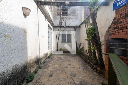 Casa à venda com 200m², 4 quartos e 2 vagas Casa à venda com 200m², 4 quartos e 2 vagasQuintal - Churrasqueira