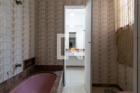 Casa à venda com 200m², 4 quartos e 2 vagas Casa à venda com 200m², 4 quartos e 2 vagasBanheiro Social