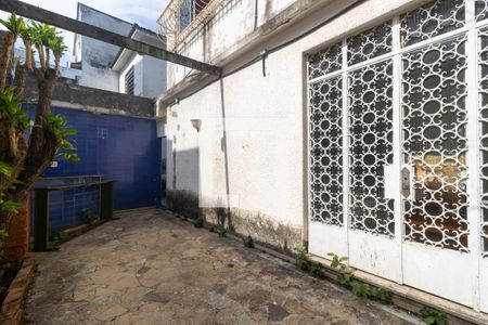 Casa à venda com 200m², 4 quartos e 2 vagas Casa à venda com 200m², 4 quartos e 2 vagasQuintal - Churrasqueira