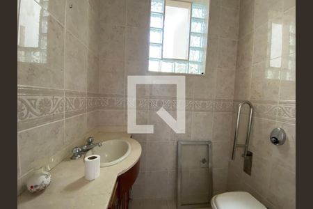 Casa à venda com 403m², 5 quartos e 5 vagasBanheiro do Quarto 4