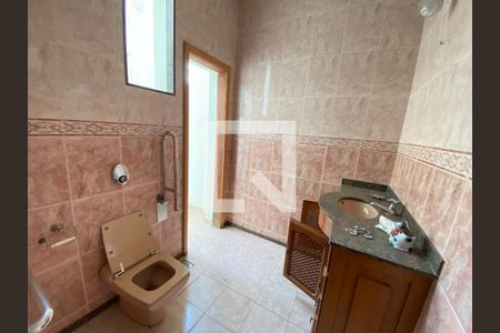 Casa à venda com 403m², 5 quartos e 5 vagasBanheiro 2