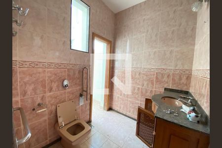 Casa à venda com 403m², 5 quartos e 5 vagasBanheiro 2