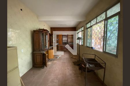 Casa à venda com 403m², 5 quartos e 5 vagasQuarto de Serviço