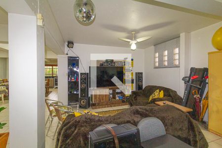 Casa à venda com 476m², 4 quartos e 6 vagas Casa à venda com 476m², 4 quartos e 6 vagasGaragem