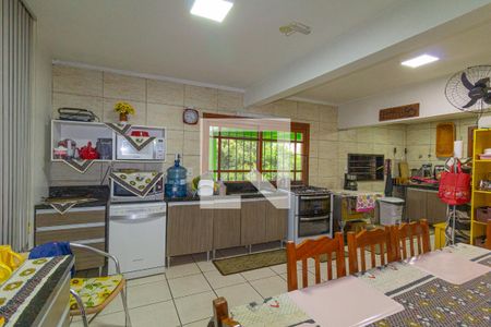 Casa à venda com 476m², 4 quartos e 6 vagas Casa à venda com 476m², 4 quartos e 6 vagasCozinha 2